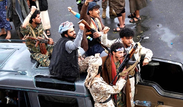 كاتب سياسي يكشف تناقض مليشيات الحوثي في ارتكاب الجرائم سابقا (سراً) واليوم (علناً)