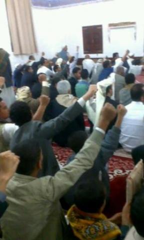 بالفيديو .. صرخ الحوثيين في بيت الله بالموت لأمريكا فسقط السقف على رؤسهم
