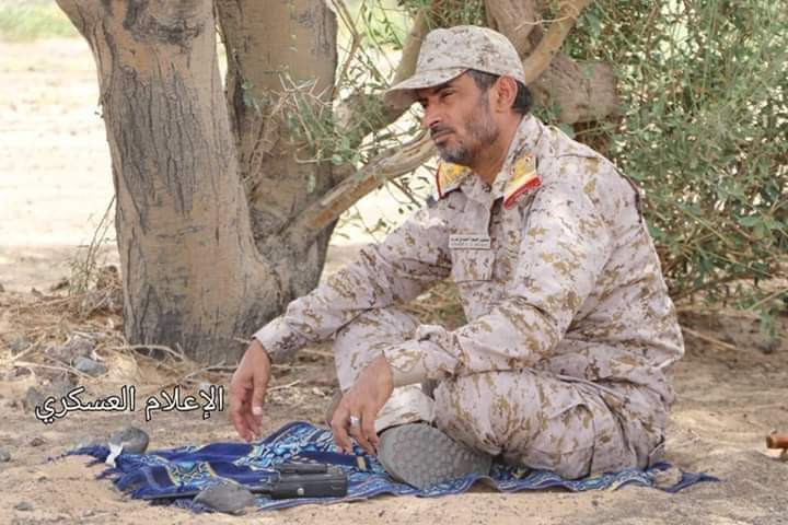 شاهد صورة حديثة لرئيس أركان الجيش اليمني تشعل مواقع التواصل
