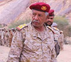 من هو القائد العسكري الذي وصفه مستشار رئاسي بالرمز و الرجل العظيم الذي تفخر به اليمن  ؟