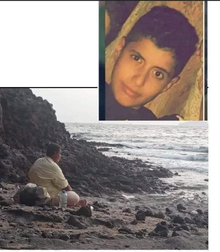 صورة لمواطن يمني ينتظر عودة جثة إبنه الغريق في عدن لأيام