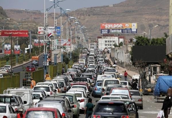 العاصمة صنعاء تستفيق على كارثة اقتصادية مفاجئة مفتعلة (تفاصيل)