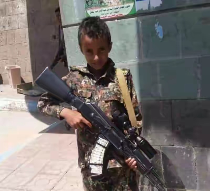 جندي يمني يقتل إبنه رمياً بالرصاص بسبب غيابه عن المدرسة