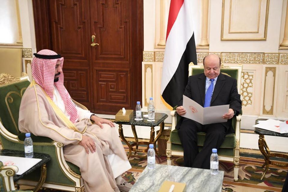 بالصورة : هكذا استلم الرئيس هادي رسالة خطية من امير دولة الكويت وهذا ما ورد فيها 