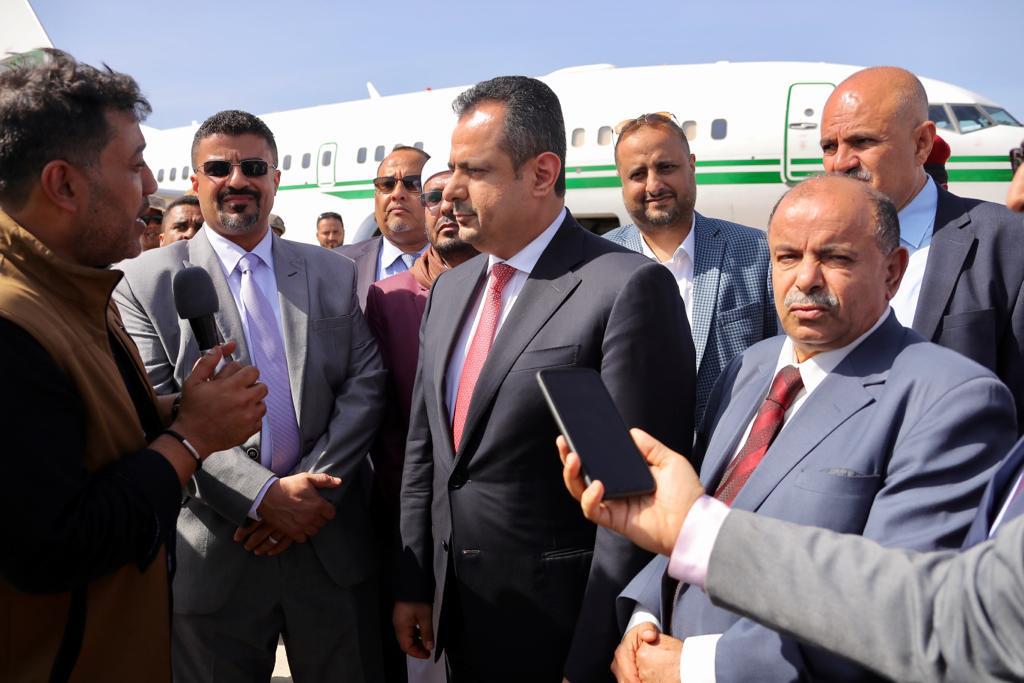 عاجل : أول تصريح هام وحازم لدولة رئيس الوزراء عقب وصوله إلى عدن (شاهد الصور)