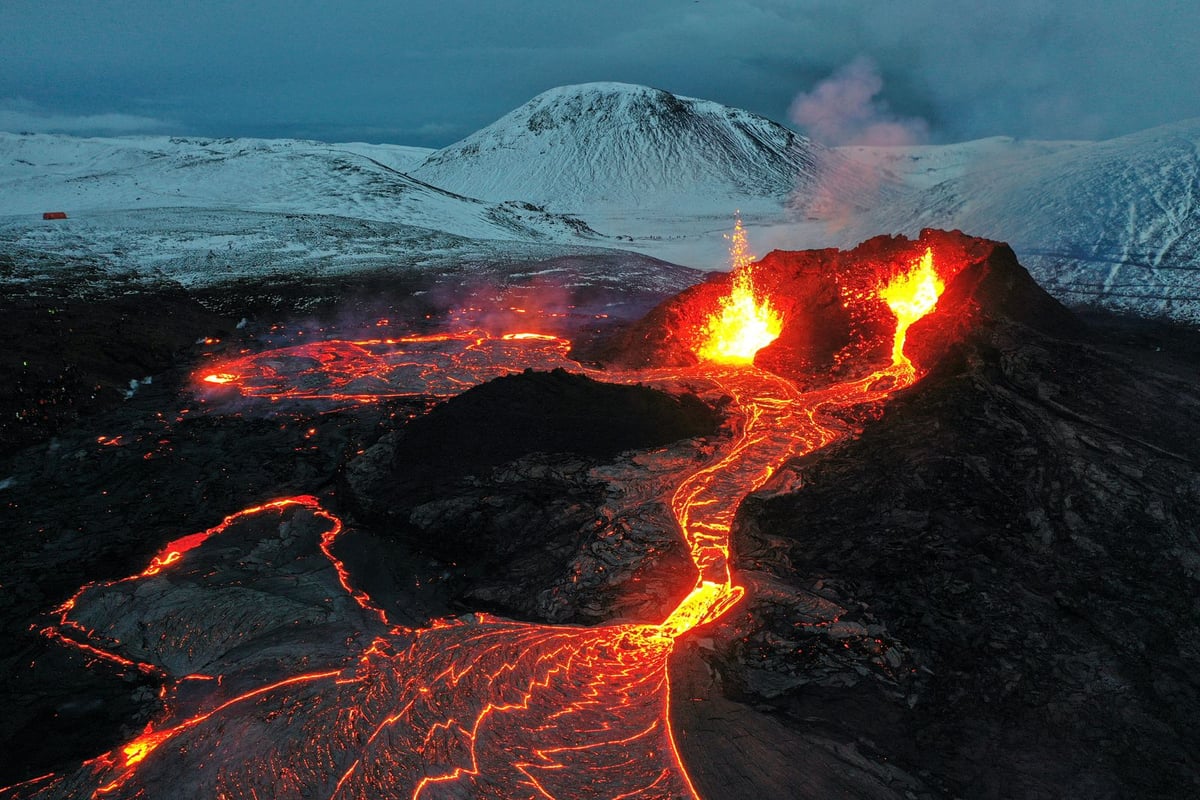 للمرة الرابعة.. بركان أيسلندا يستعر ويواصل قذف الحمم