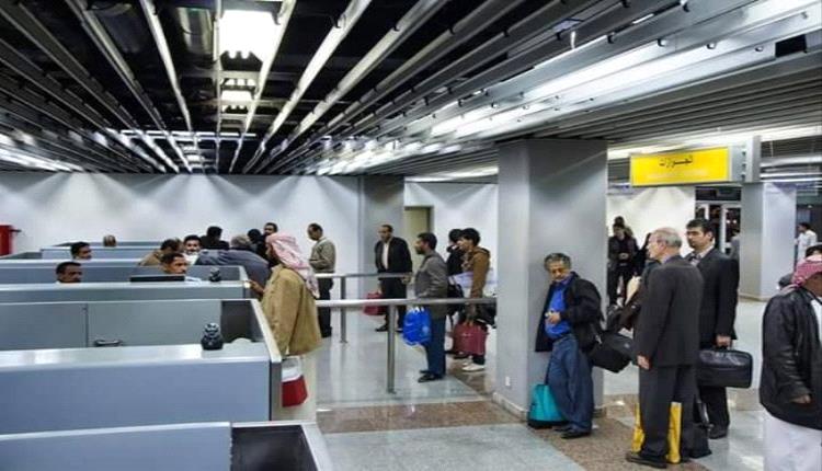 من مطار عدن يضبط أدوية مهربة ويمنع مغادرة 13 مسافرا