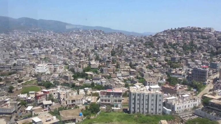  منزل أول عاقلة حارة يمنية في محافظة إب يتعرض لإطلاق نار..الإسم