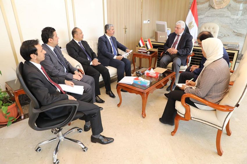 السفير بحاح يبحث مع وزير التعليم العالي المصري آليات تعزيز التعاون المشترك