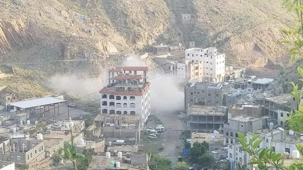 مليشيا الحوثي تستهدف قرى في تعز